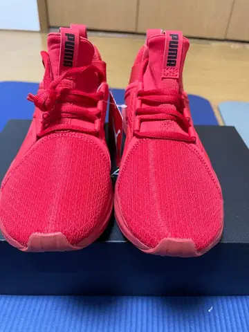 PUMA 레드 스니커즈