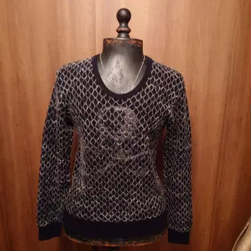 ROEN.로엔. 망사 무늬 라운드넥 스웨터