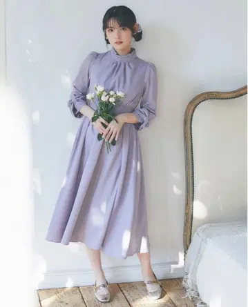 [ 새상품 ] 토코 소매 리본 장식 프티 프릴 넥 허리 셔링 원피스