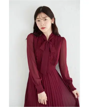 [새상품] 토코 라인 레이스 x 핀턱 보타이 리본 플리츠 원피스 버건디
