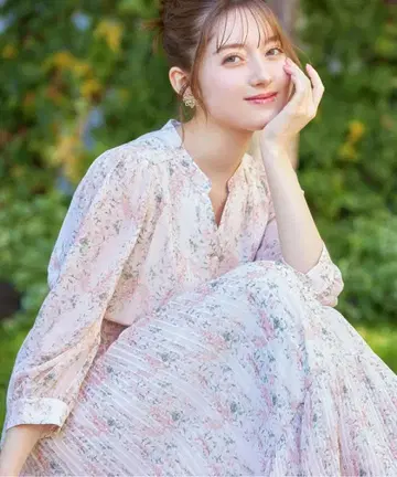 택 포함 새상품 토코 허리 셔링 뉴앙스 플라워 쉬폰 플리츠 원피스