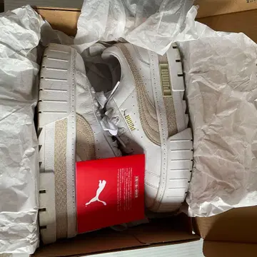 PUMA 통굽 화이트 스니커즈