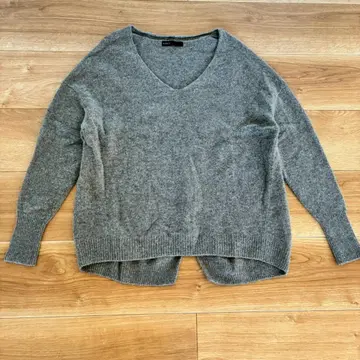 NOBLE 그레이 V넥 스웨터