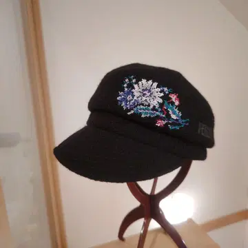 PUMA 블랙 자수 헌팅 캡