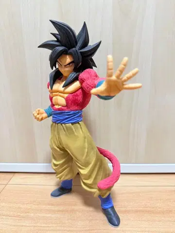 드래곤볼 피규어 손오공 슈퍼 사이어인 4 박스 포함