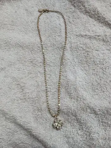 폴리 폴리 클로버형 크리스탈 펜던트 목걸이