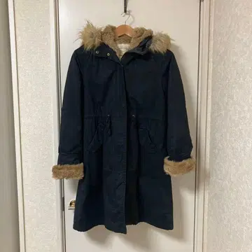 어스 모즈 코트 퍼 네이비 블루