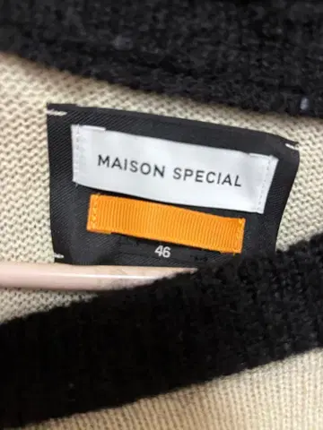 메종 스페셜 모모 카우 니트 스웨터