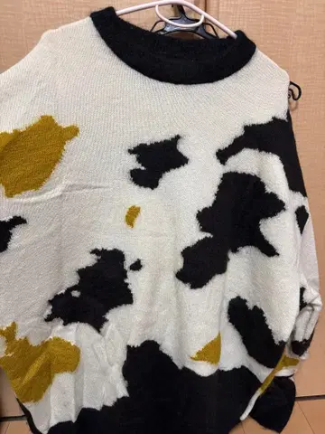 메종 스페셜 모모 카우 니트 스웨터