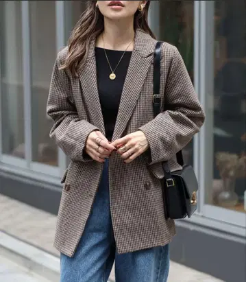 브라운 계열 체크 무늬 더블 브레스트 자켓