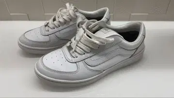 VANS 화이트 스니커즈