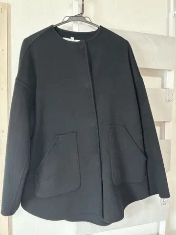 FRAMeWORK 해밀턴 리버 크루넥 코트 블랙