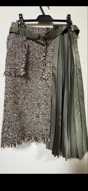 sacai 트위드 플리츠 스커트