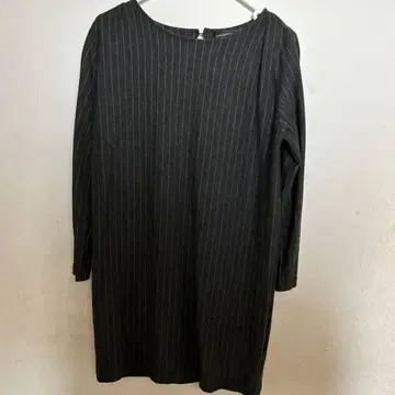 다크 그레이 스트라이프 긴팔 원피스