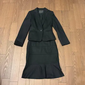 언타이틀 UNTITLED 블랙 자켓 스커트 세트