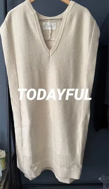 [ 새상품급 ] TODAYFUL 키넥 니트 베스트 화이트 프리 사이즈