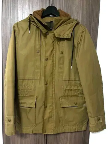 TOMORROWLAND 후드 부착 카키 자켓