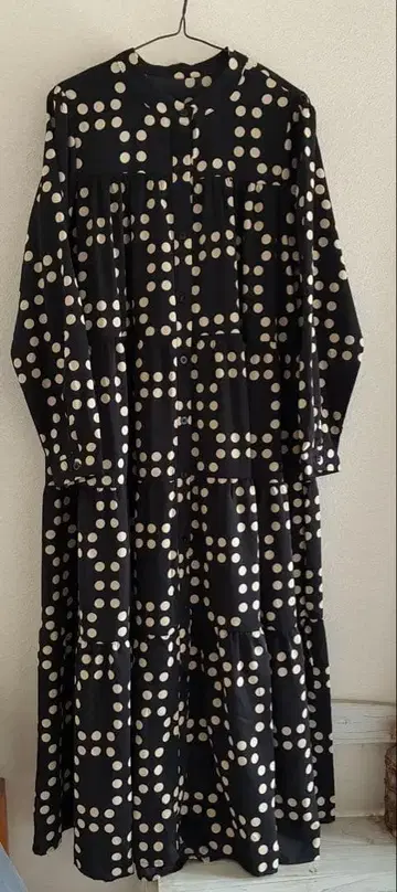 롱 원피스 도트 노카라 블랙