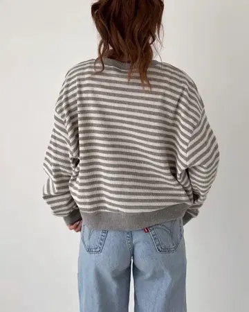 THORTE 그레이와 화이트 스트라이프 긴팔 상의