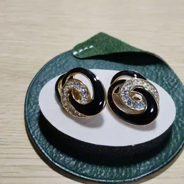 트리파리 스월 디자인 귀찌