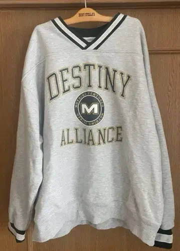 MUHET V넥 맨투맨