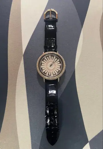 앙코키네와 다투라의 콜라보 손목시계(배터리 방전)