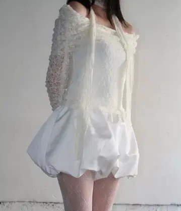 트리트유어셀프 satin balloon short pants 화이트