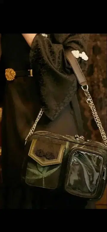 차이나 숄더백 그린 엑시즈팜 포에틱