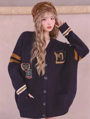 Darich 칼리지 와펜 V넥 니트 가디건