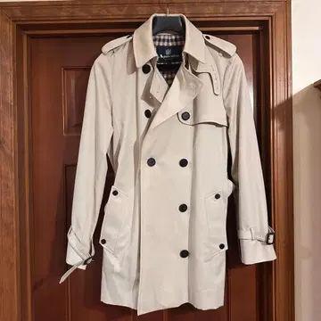 Aquascutum 베이지 계열 트렌치코트