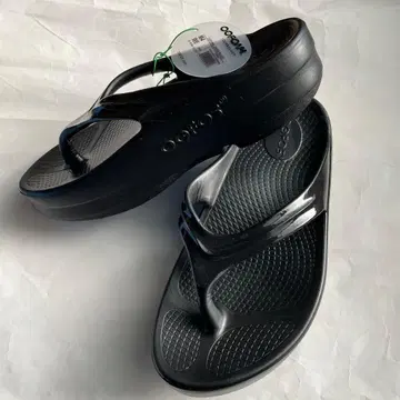 미사용 OOFOS 우포스 통굽 블랙 W6 23cm