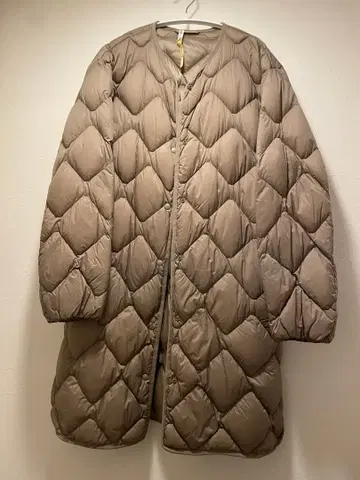 유니클로 울트라 라이트 다운 릴랙스 코트 M 새상품급