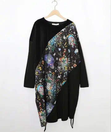 이즈스칼라 553238: 고양이와 꽃의 은하수 패턴 드로스트 원피스