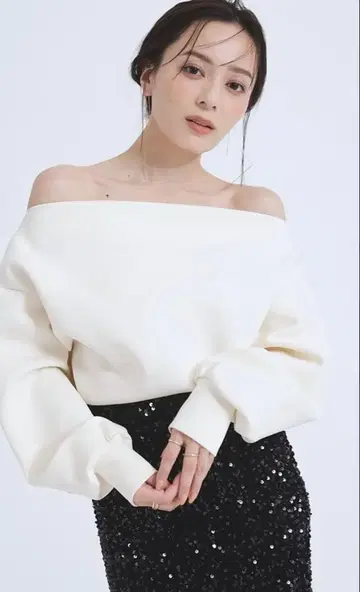 형태 맨투맨 상의 anuans