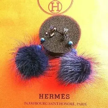 [ANNA SUI] 겨울 코디 퍼 폼폼 귀찌