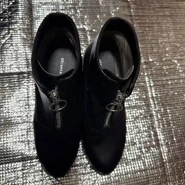 지금만 ORiental TRaffic 블랙 지퍼 가죽 부티