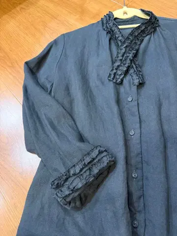 motomi.m 블랙 컬러 블라우스