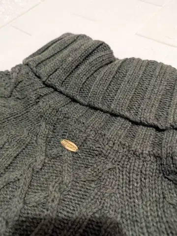 다크 그린 케이블 니트 스웨터 L 사이즈