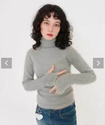 TINA:JOJUN 라이트 그레이 터틀넥 스웨터