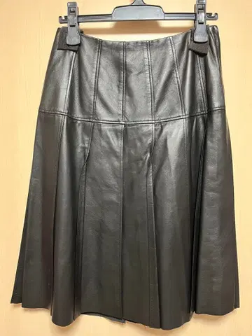 [ 새상품급 ] 에포카 가죽 플레어 스커트 사이즈 40