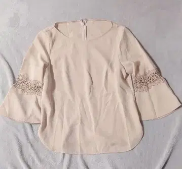 [ ANAYI ] 레이스 장식 포함 핑크 베이지 블라우스