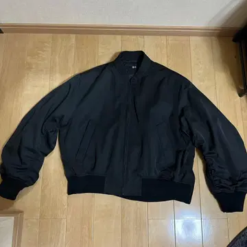 UNIQLO 블랙 MA-1 자켓