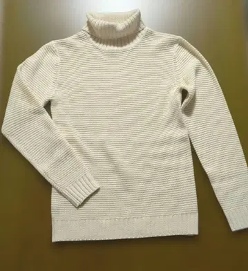 아이보리 터틀넥 니트