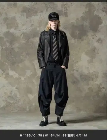 불규칙 턱 와이드 슬랙스 M 블랙