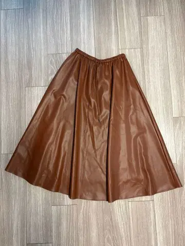 새상품급 DAMA collection 인조 가죽 롱 스커트 M