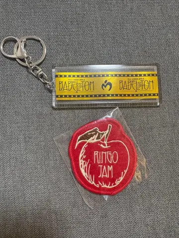 미개봉 새상품:미세스 바벨탑 와펜 빨간색 미세스 금색 테이프 키링 포함