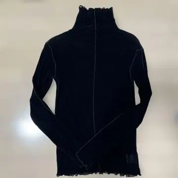 프릴 터틀넥 / 시어 플로키 벨로아