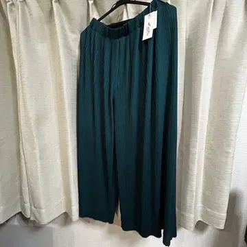 새상품! RADIATE 그린 플리츠 팬츠