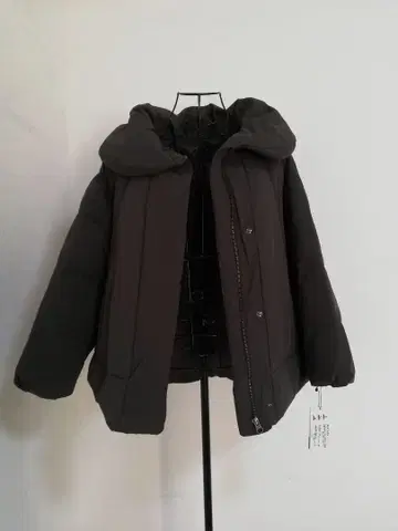 다크 그레이 다운 자켓