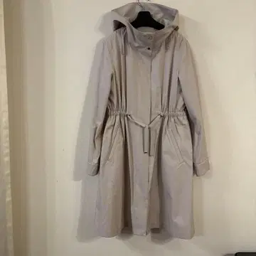 베이지 트렌치코트 후드 부착